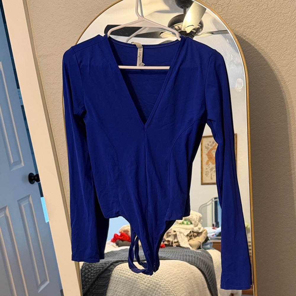 Free people Blue Long-Sleeve V-Neck Bodysuit - Women Tops